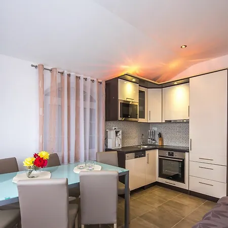 Apartment Aparments Slavko Okrug Gornji